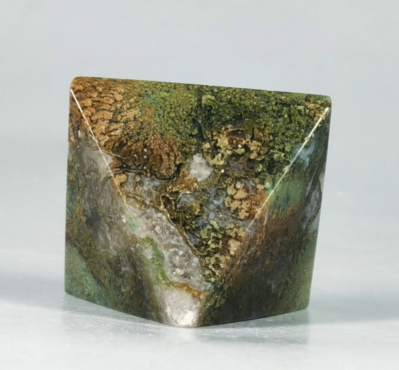 Original Natural Moss Agate Quartz Crystal Cave Crystal Pyramid Healing