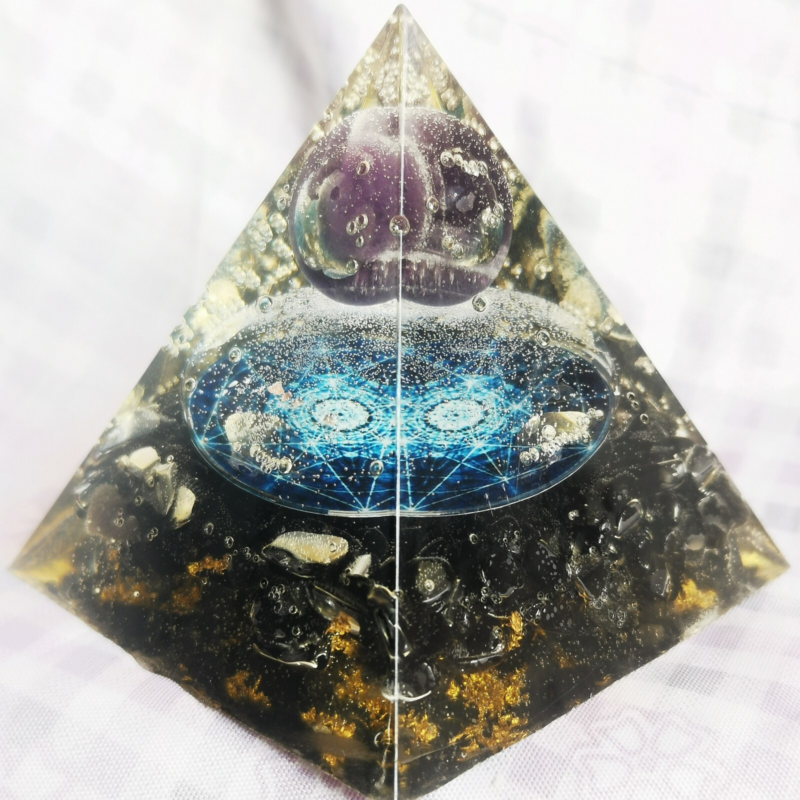 110G Crystal Energy Pyramid Meditation Healing