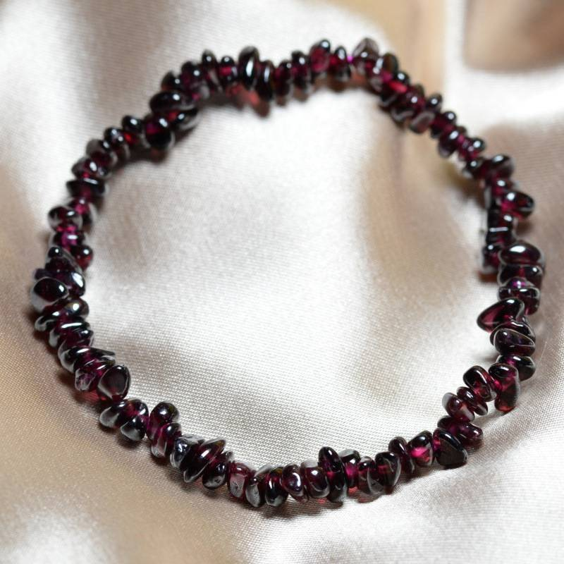 Natural Red Garnet Quartz Crystal Chakra Chip Stone Stretch Bracelet Reiki Gift