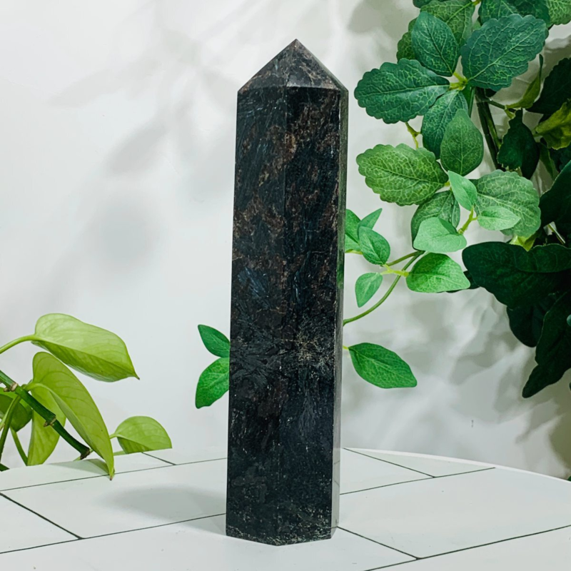 712g Natural Firework Stone Quartz Obelisk Crystal Wand Point Tower Healing