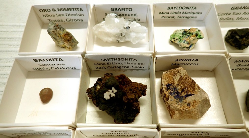 Mineral Collection - Height: 19 cm - Width: 19 cm- 950 g - (48)