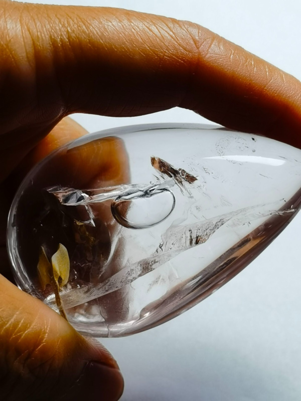 Tibetan Manifestor Crystal Oval 1 Big Visible Moving Bubble Enhydro  2.44 in