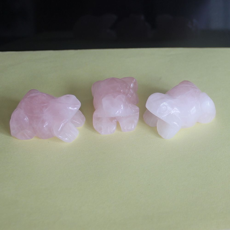 Carved gemstone crystal rose quartz frog figurine animal carving  decor 1.5''