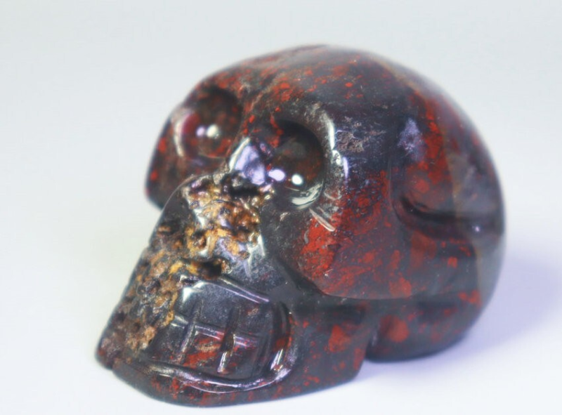 Natural Red Flower Fort Quartz Crystal Palm Stone Carved Skull Healing - China