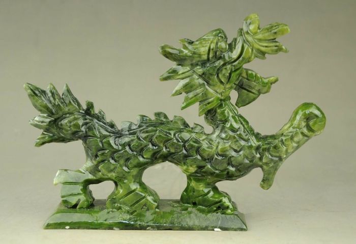 1pc  100% Exquisite natural jade Handmade hand-carved dragon statues Crystal