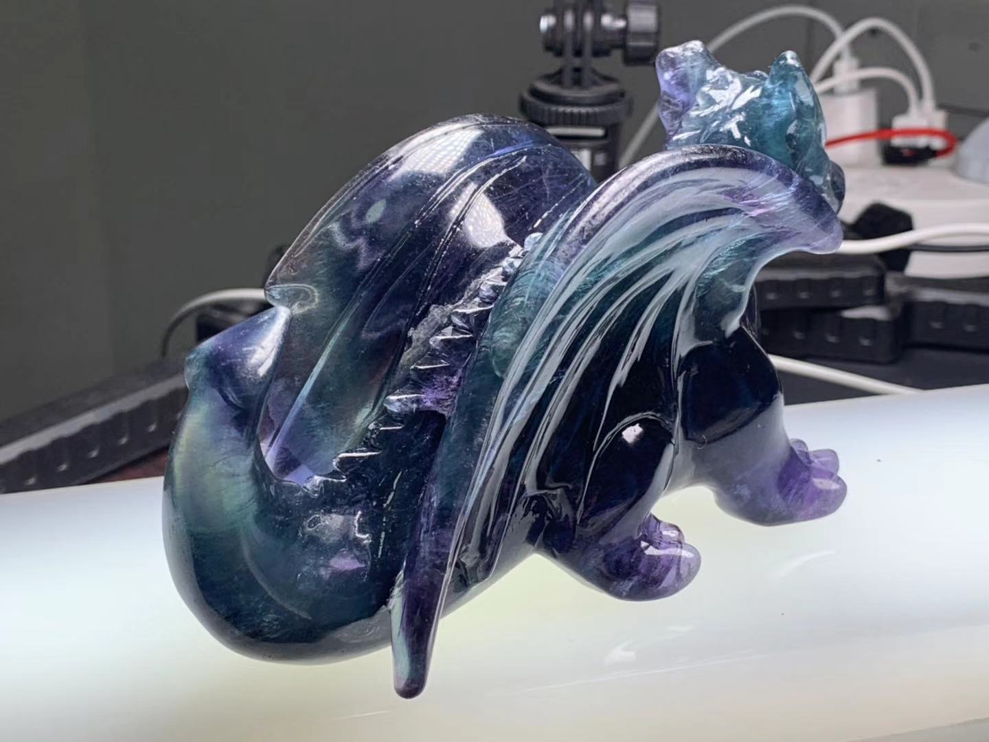 Vibrante XL Dragón de Cristal de Fluorita Púrpura - Dragón de Cristal, Talla de Dragón, Criatura Mítica