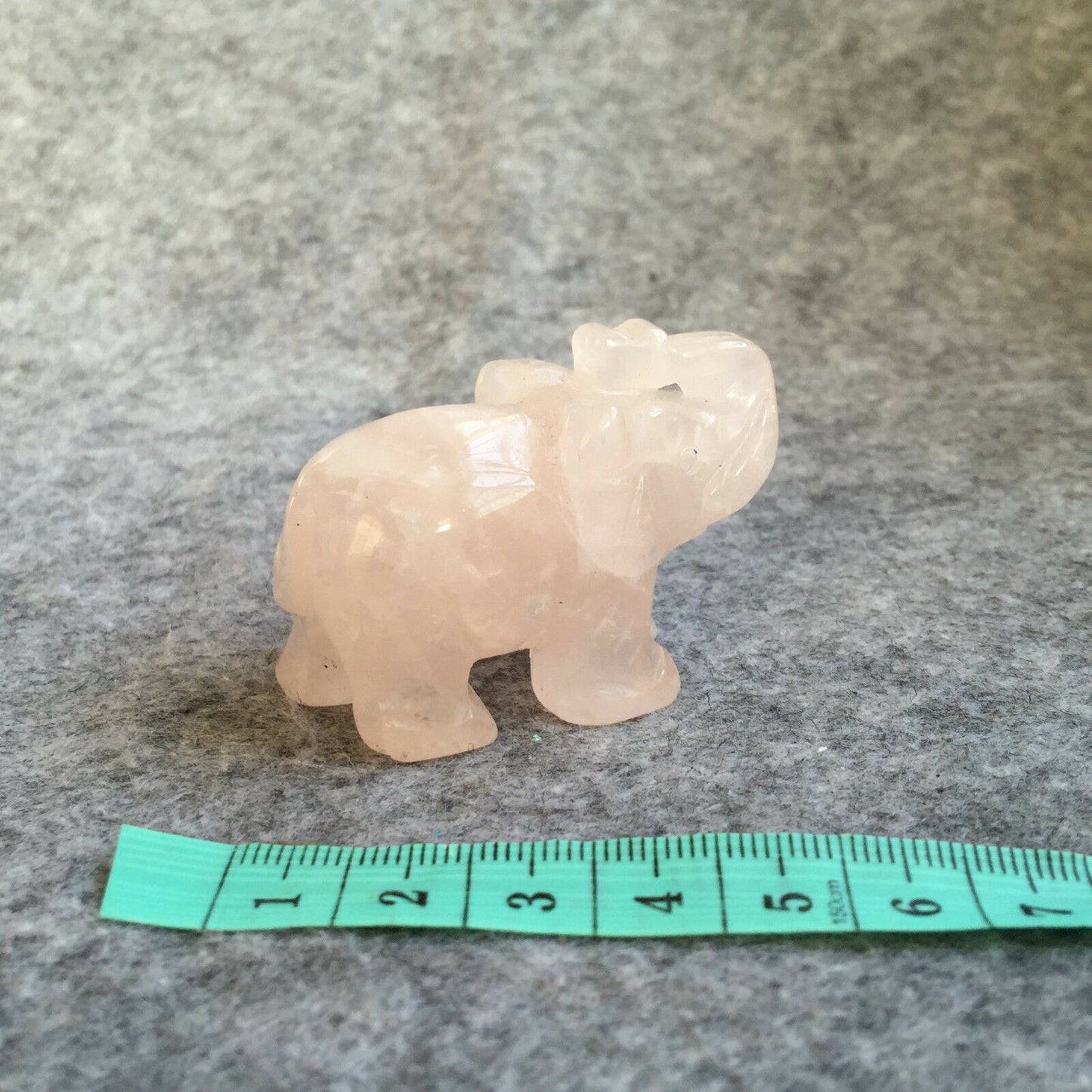 Elefante hecho a mano de cuarzo rosa