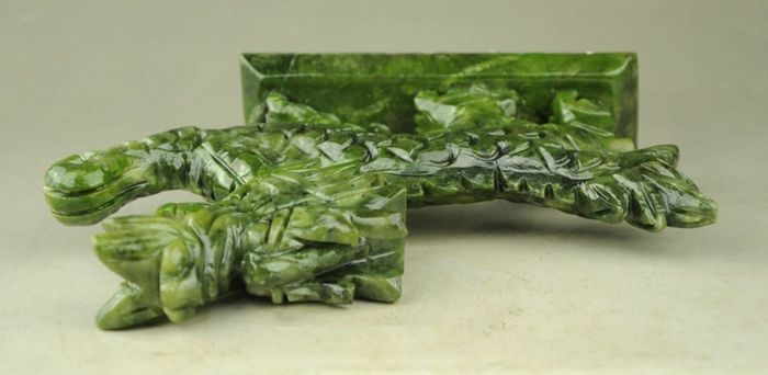 1pc  100% Exquisite natural jade Handmade hand-carved dragon statues Crystal