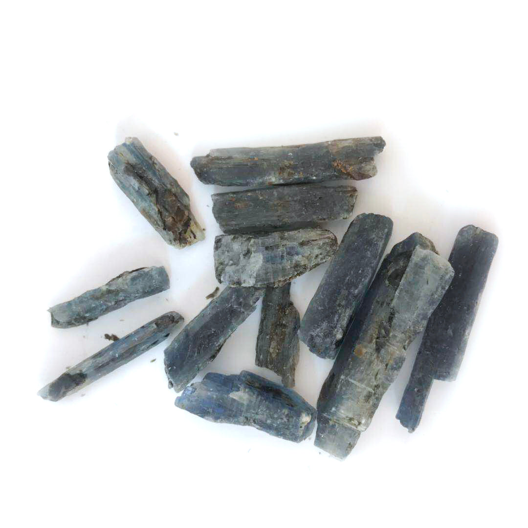 Decoración de rollo de cristal áspero de cristal de grava KYANITE