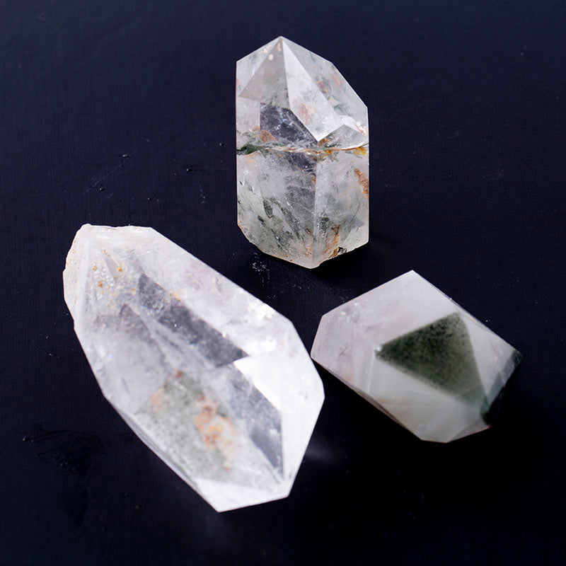 Venta al por mayor de puntos de curación de cristal de varita fantasma fantasma verde pulido de cuarzo Natural