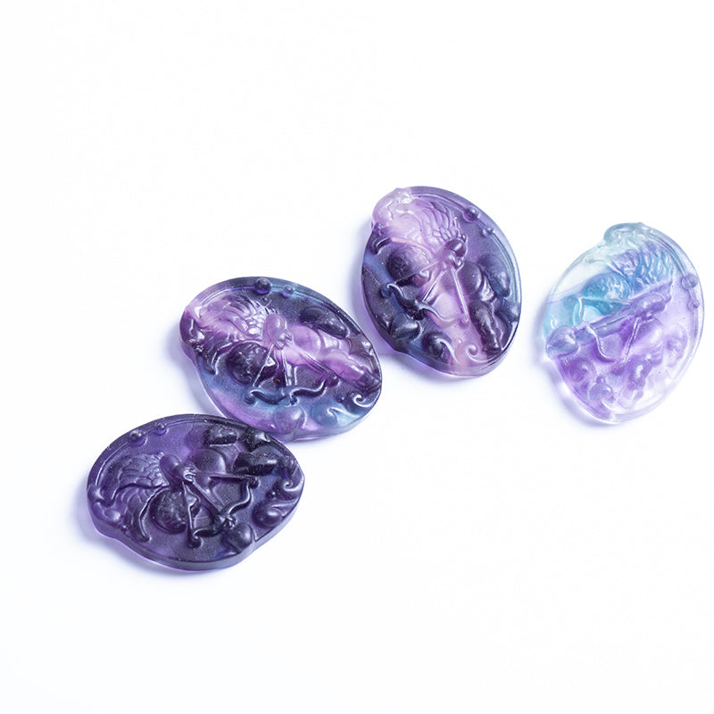 Venta al por mayor de cristal de fluorita Natural tallado, colgante de cristal de Cupido de fluorita arcoíris para regalo