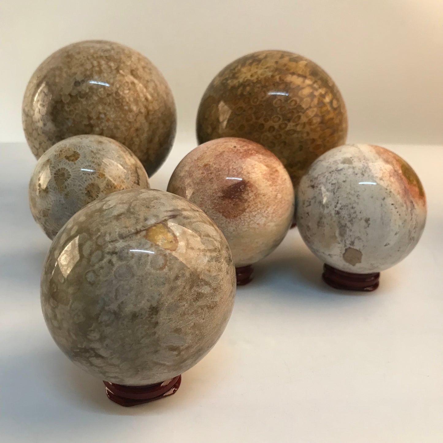 wholesale Esfera de piedra de cristal natural Bolas de cristal de jade de coral pulido para decoración