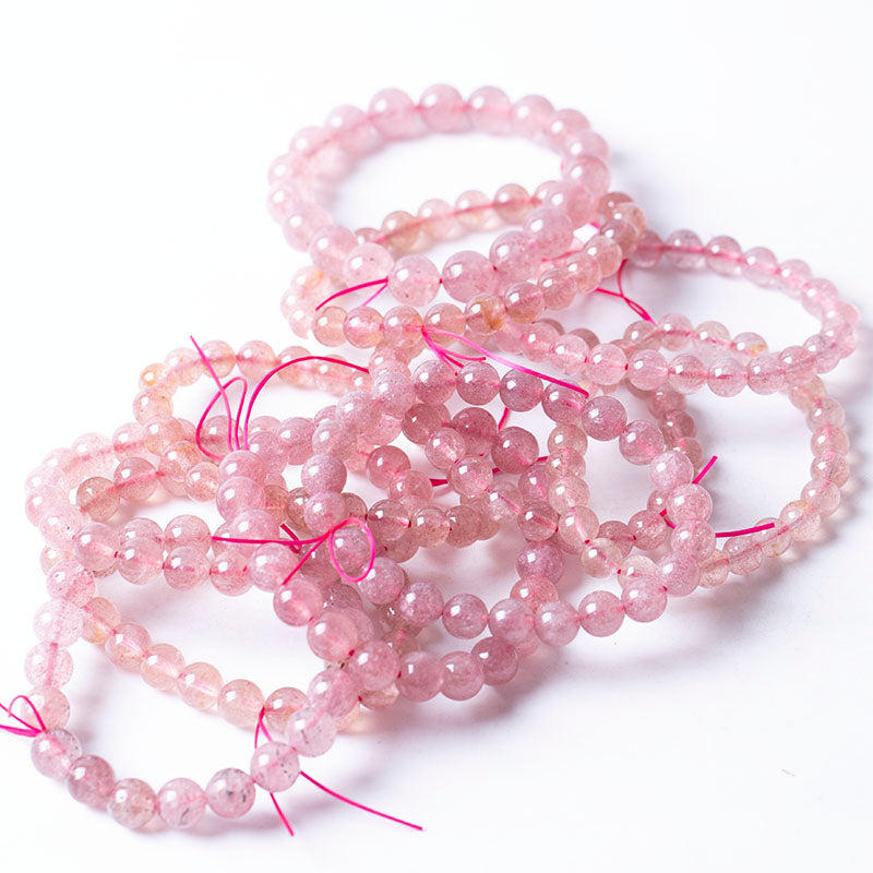 Exquisita pulsera de cuentas de fresa elástica con joyería de cuarzo de cristal