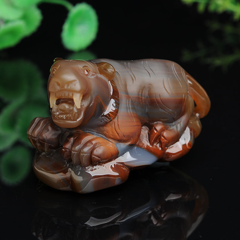 Oriental natural chalcedony tiger hand play tiger tiger Shengwei jade play ornament jade hand play belt