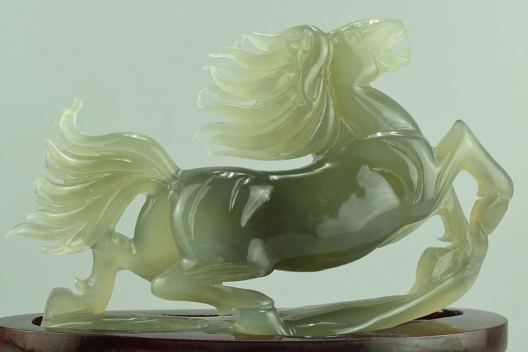 Oriental jade ornaments natural Liaoning Xiuyan Jade Jade Horse ornaments Xiuyu ink painting is a success