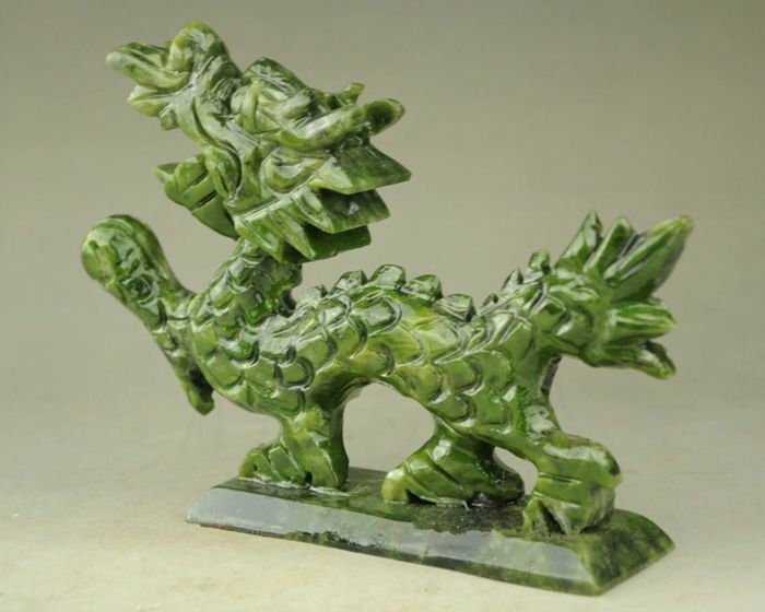 1pc  100% Exquisite natural jade Handmade hand-carved dragon statues Crystal