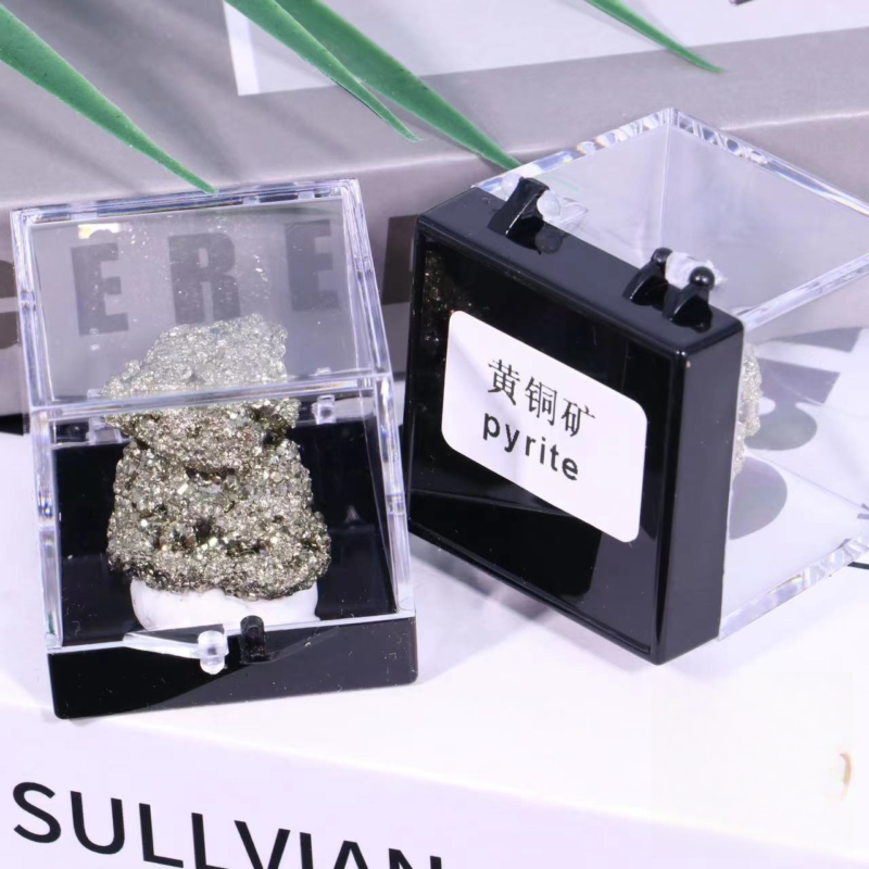 Natural ore  crystal  mineral raw stone geological science  specimen collections