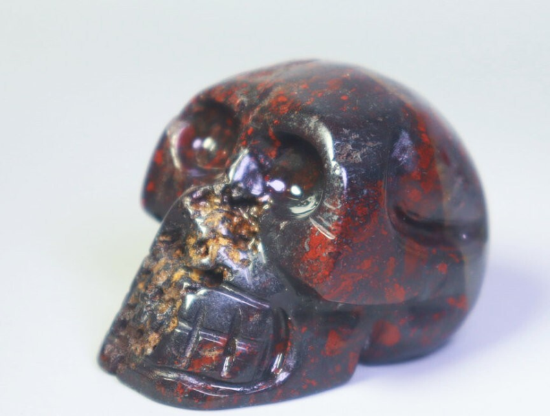 Natural Red Flower Fort Quartz Crystal Palm Stone Carved Skull Healing - China