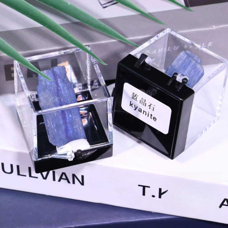 Natural ore  crystal  mineral raw stone geological science  specimen collections