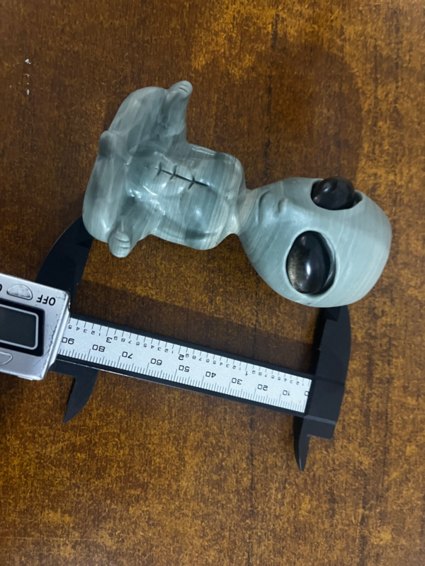 1pc Natural Lushan jade Quartz Hand Carved Alien Skull Crystal Reiki Heal Gift