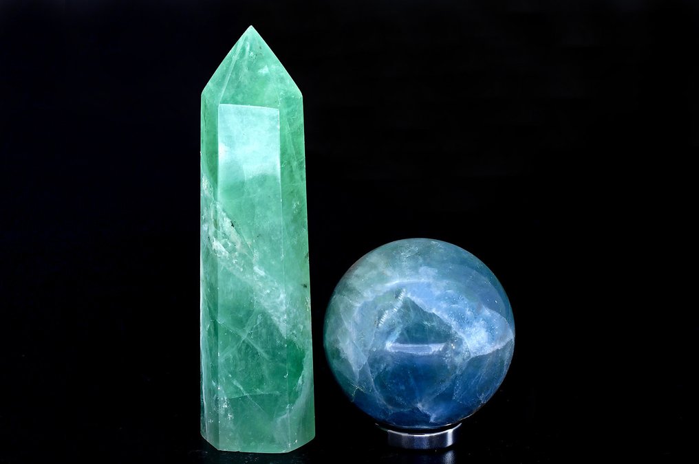 First quality blue and green Fluorite sphere and point - Height: 11.1 cm - Width: 3.1 cm- 379 g - (2)