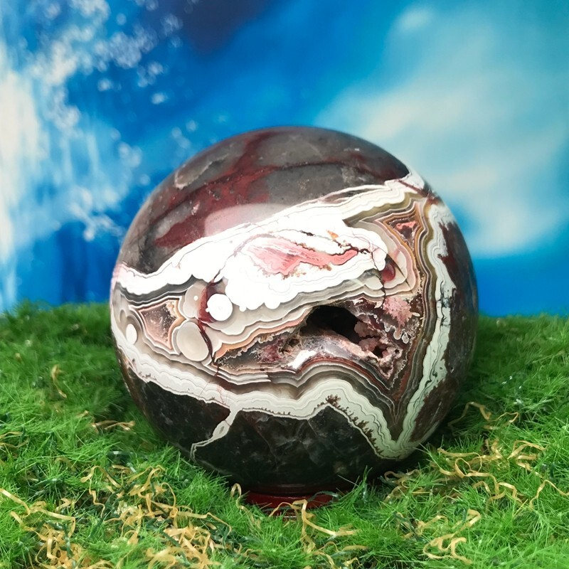 365G Natural Mexican Quartz Ball Crystal Ball Mineral Specimen Repair