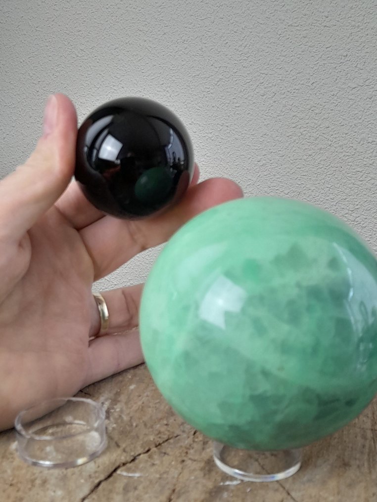 Black Tourmaline and Chrysoprase sphere - trippel A quality - on a plastic ring- 1.17 kg - (2)