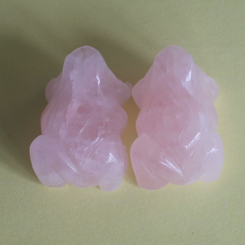 Carved gemstone crystal rose quartz frog figurine animal carving  decor 1.5&apos;&apos;