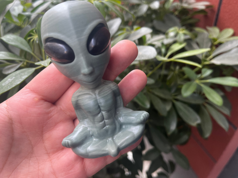 1pc Natural Lushan jade Quartz Hand Carved Alien Skull Crystal Reiki Heal Gift