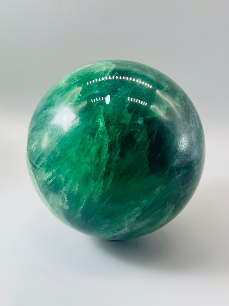 Fluorites - Emerald Green Sphere - AAA Quality -Natural Stone - Healing Stone - Ø150mm- - Height: 150 mm - Width: 150 mm- 5000 g
