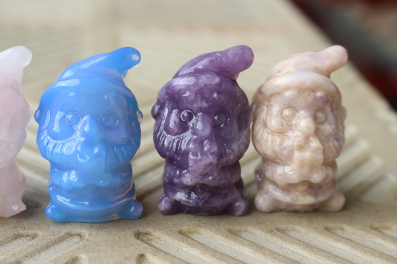 7pcs 4cm NATURAL many kinds materials of carved elf