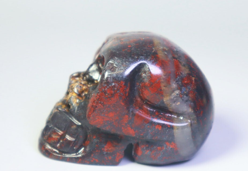 Natural Red Flower Fort Quartz Crystal Palm Stone Carved Skull Healing - China