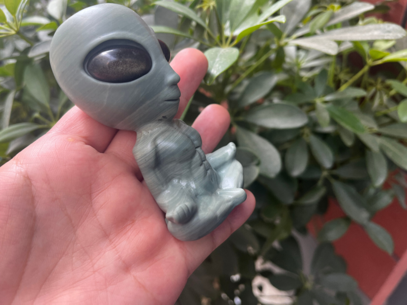 1pc Natural Lushan jade Quartz Hand Carved Alien Skull Crystal Reiki Heal Gift