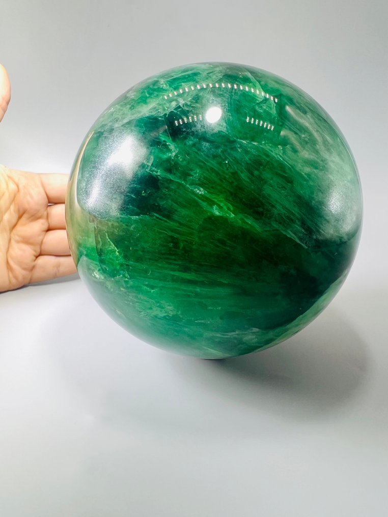 Fluorites - Emerald Green Sphere - AAA Quality -Natural Stone - Healing Stone - Ø150mm- - Height: 150 mm - Width: 150 mm- 5000 g