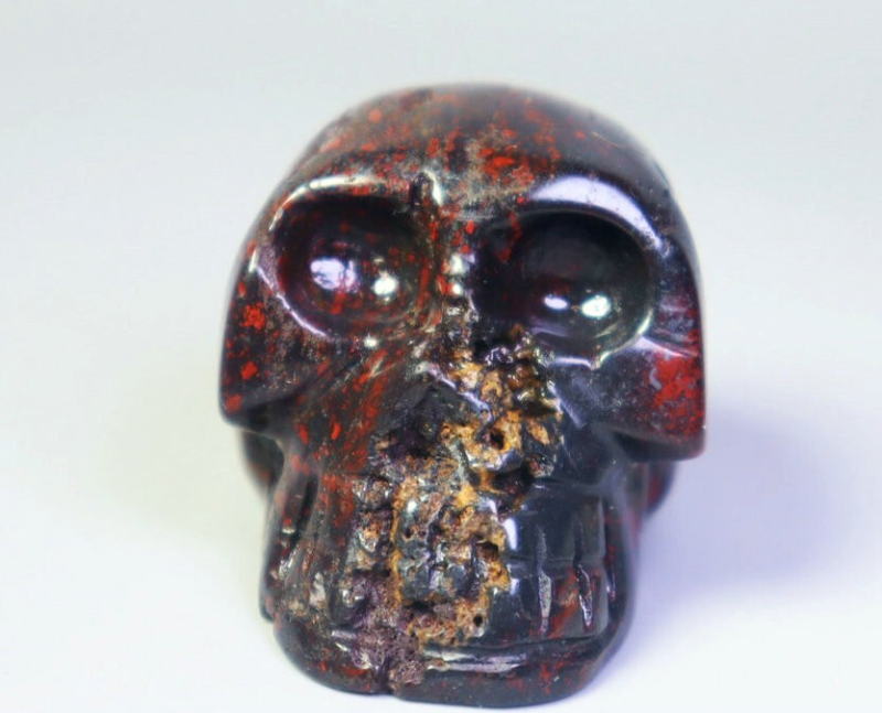 Natural Red Flower Fort Quartz Crystal Palm Stone Carved Skull Healing - China