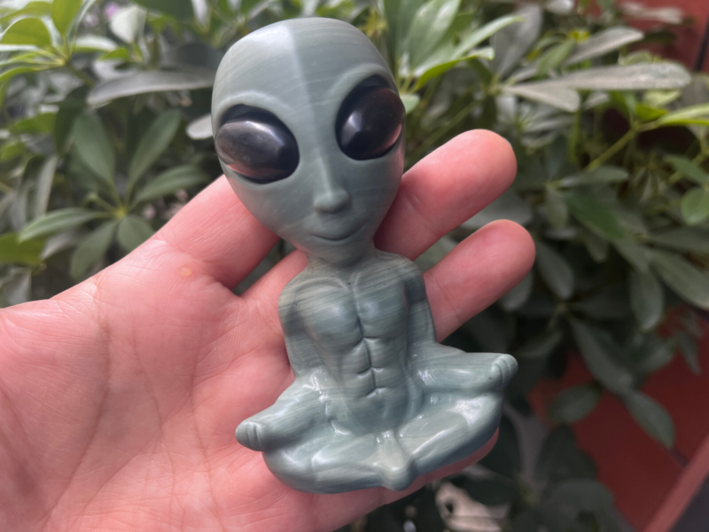 1pc Natural Lushan jade Quartz Hand Carved Alien Skull Crystal Reiki Heal Gift