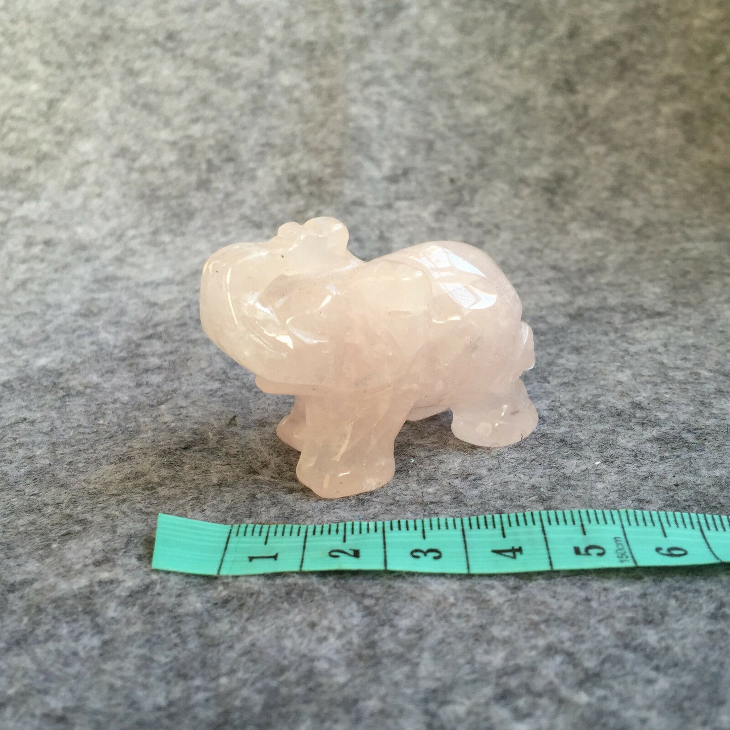 Elefante hecho a mano de cuarzo rosa