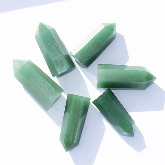 Natural crystal healing stone green feather line