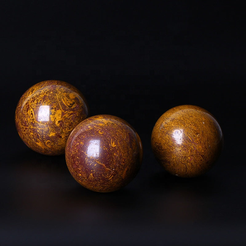 Esfera cristalina de seda dorada curativa natural de la bola del jade para la decoración 