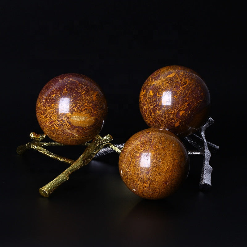 Esfera cristalina de seda dorada curativa natural de la bola del jade para la decoración 