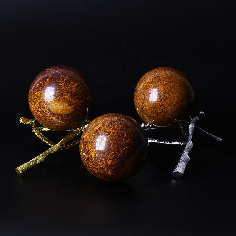 Esfera cristalina de seda dorada curativa natural de la bola del jade para la decoración 