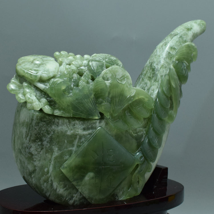 Oriental jade ornaments natural Liaoning Xiuyan Jade daily fighting gold carving boutique porch Feng Shui fortune jade