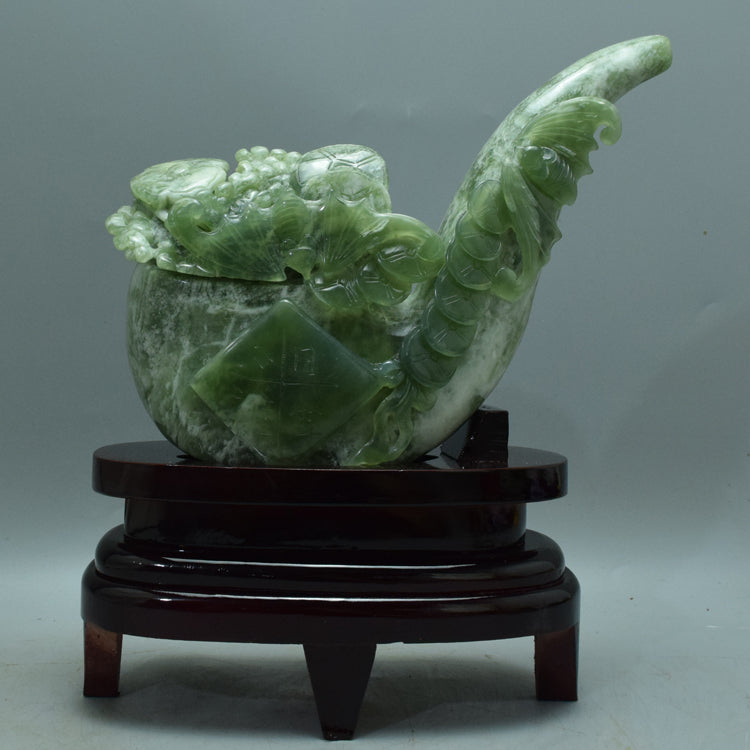 Oriental jade ornaments natural Liaoning Xiuyan Jade daily fighting gold carving boutique porch Feng Shui fortune jade