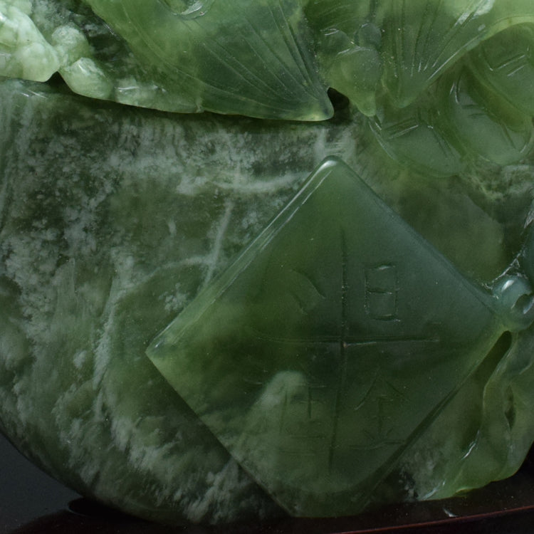 Oriental jade ornaments natural Liaoning Xiuyan Jade daily fighting gold carving boutique porch Feng Shui fortune jade