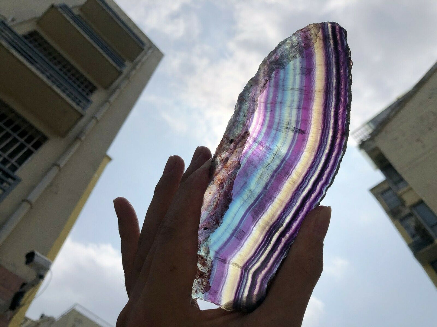 Especímenes de piedra originales de cristal de fluorita multicolor Natural 290G